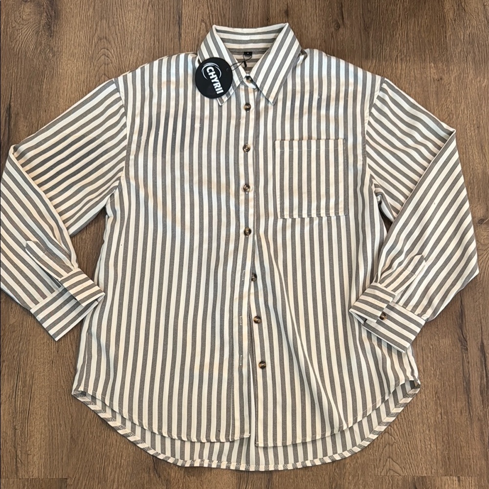 NWT Amazon White and Tan Button Down Shirt Classic Top